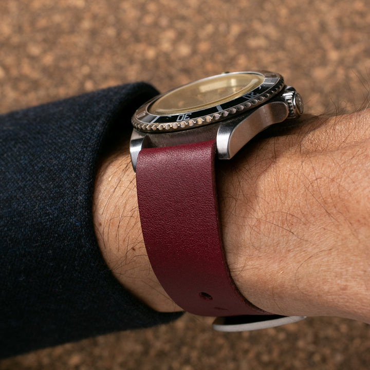 Bordo askeri deri nato saat kayışı, şık tasarım ve konforlu kullanım için ideal