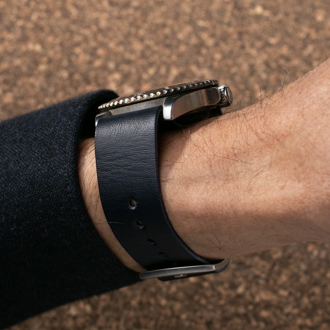 Roarstraps mavi deri nato saat kayışı ile şık bir bilek aksesuarı