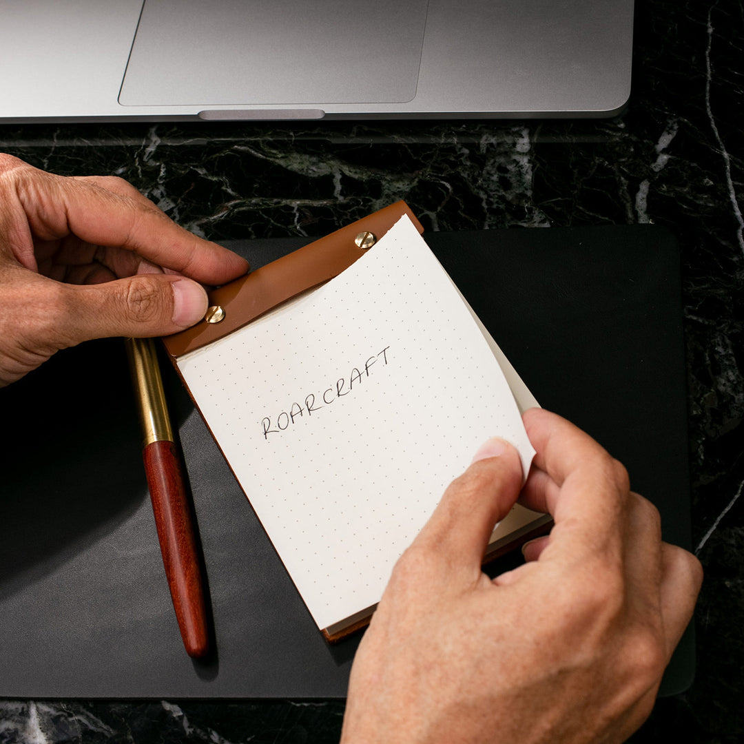 Roarcraft deri A6 bloknot, şık tasarımı ve kaliteli malzemesi ile not almak için ideal